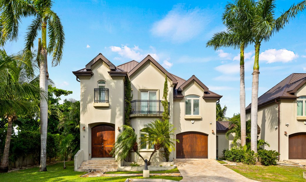 Gallery Detail: Luxury Living In A Gated Community In George Town George