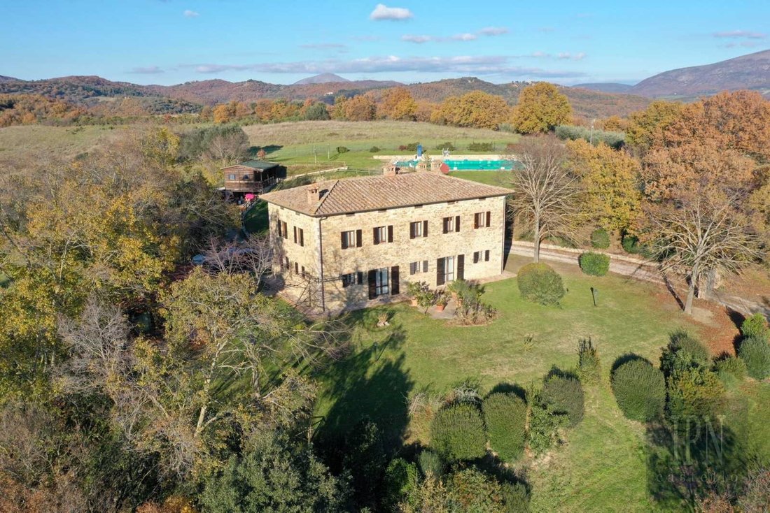 Villa in Pietralunga, Umbria, Italy 4 - 15029377