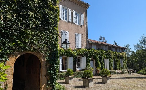 A 12th Century Chateau With Ramparts And 15 Hectares Of Grounds, Listed As A Historical