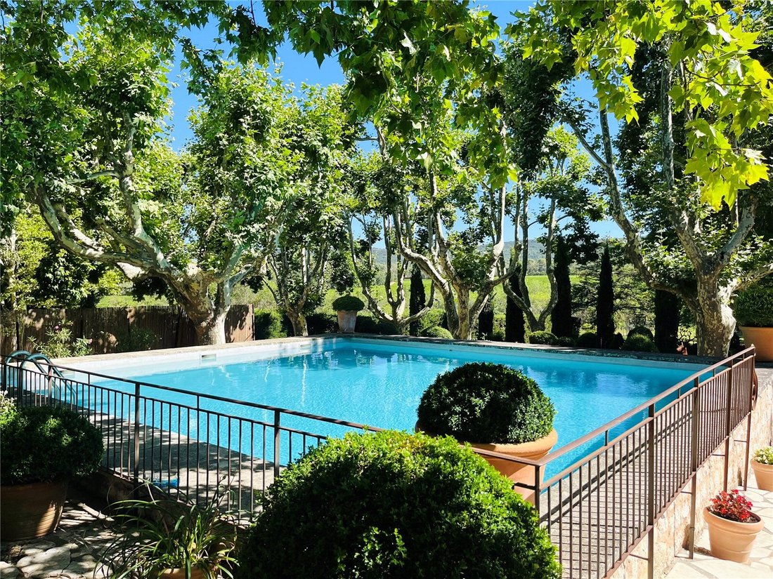 Aix-en-Provence, Provence-Alpes-Côte d'Azur, France 4 - 15030718