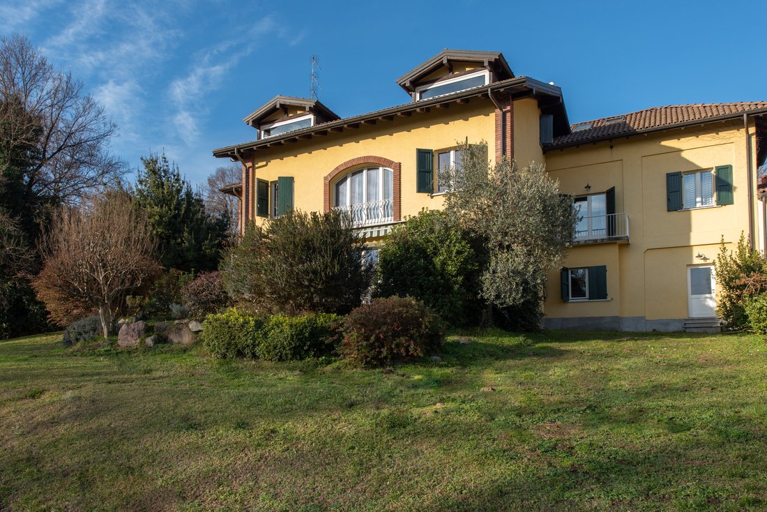 Villa in Varese, Lombardy, Italy 1 - 15032907