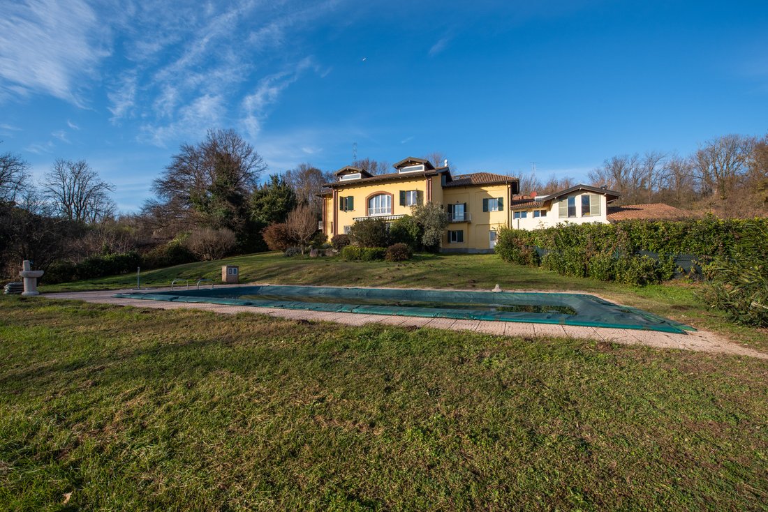 Villa in Varese, Lombardy, Italy 4 - 15032907