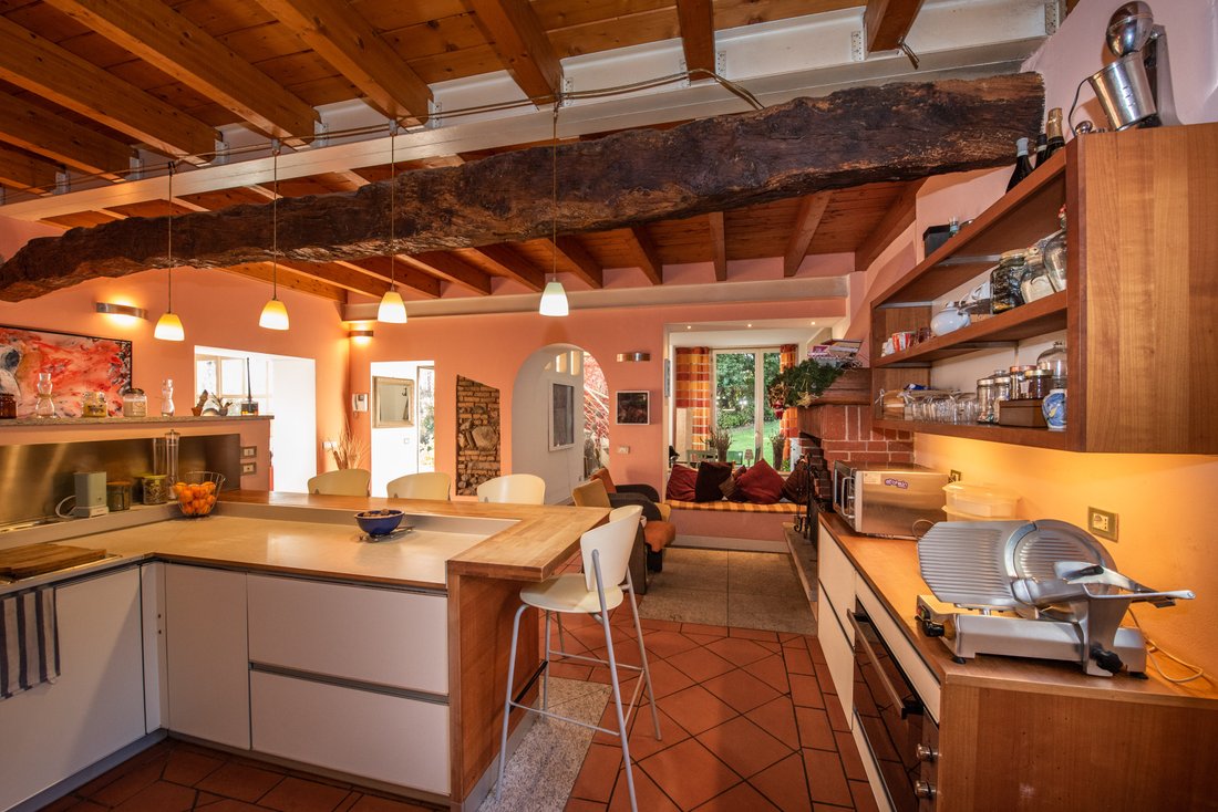 Villa in Varese, Lombardy, Italy 2 - 15032907