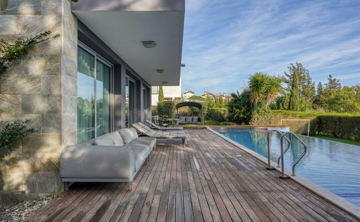 House in Belas, Lisbon, Portugal 1