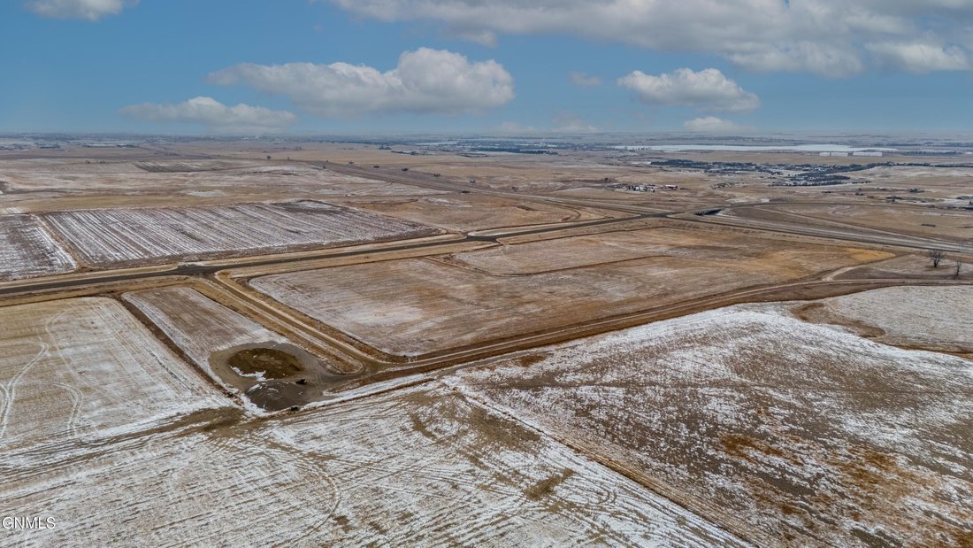 Land in Dickinson, North Dakota, United States 5 - 15038694