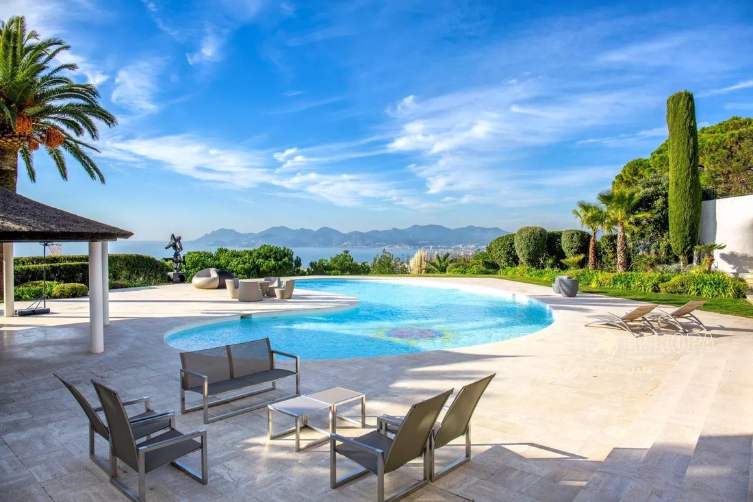 Villa in Cannes, Provence-Alpes-Côte d'Azur, France 3 - 12929110