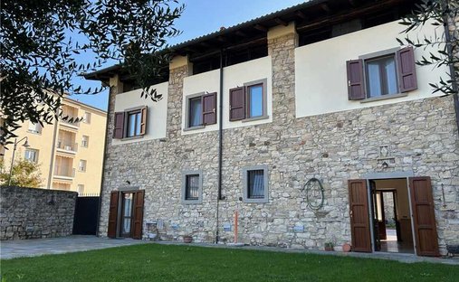 Country House in Grumello del Monte, Lombardy, Italy 1