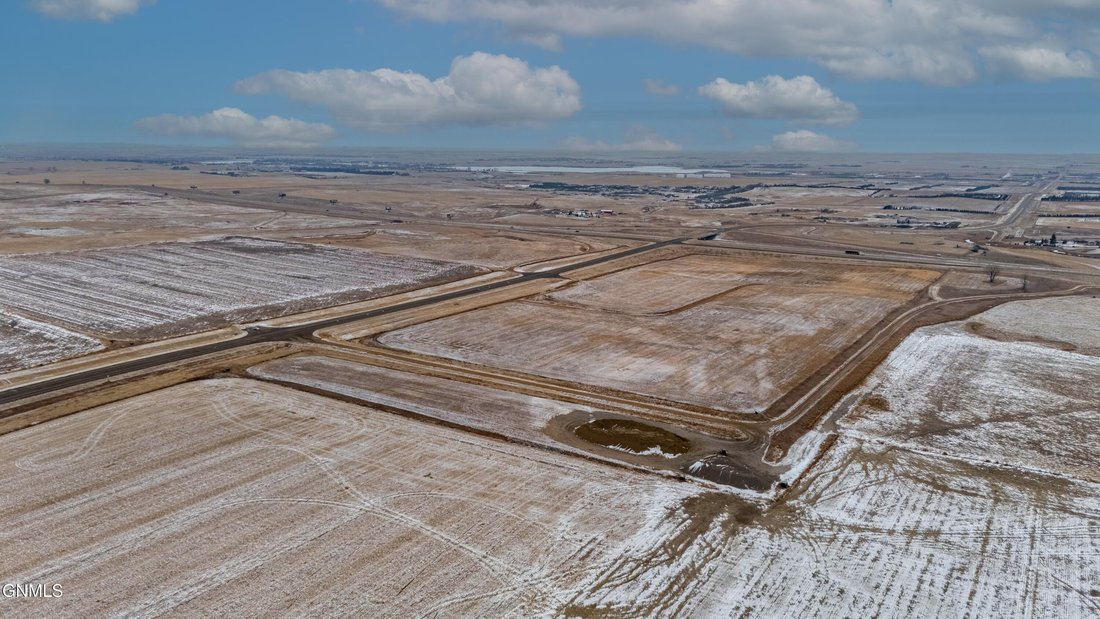Land in Dickinson, North Dakota, United States 4 - 15038694