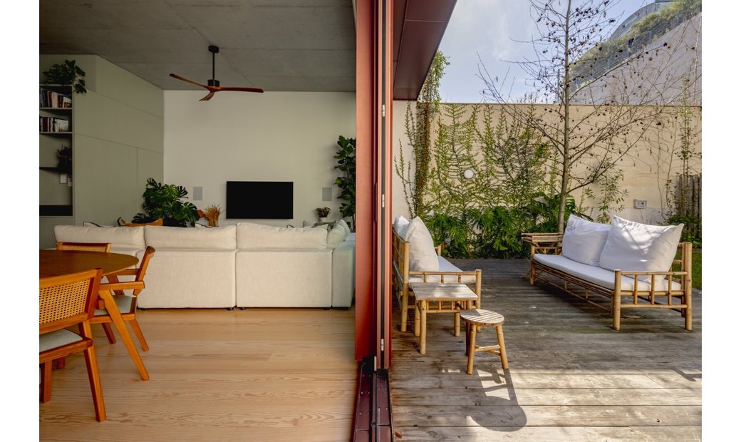 Three Bedroom Duplex Apartment With Private Garden In Lisbon Lisbon