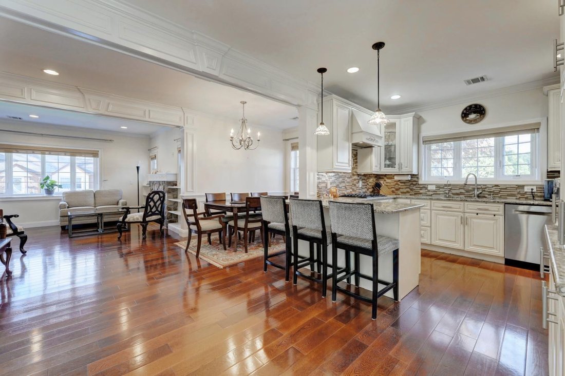 House in Bergenfield, New Jersey, United States 4 - 15040798
