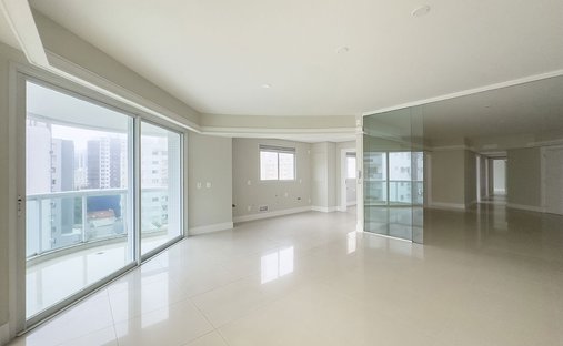 Condo in Centro, State of Santa Catarina, Brazil 1