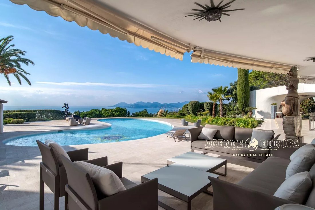 Villa in Cannes, Provence-Alpes-Côte d'Azur, France 2 - 12929110