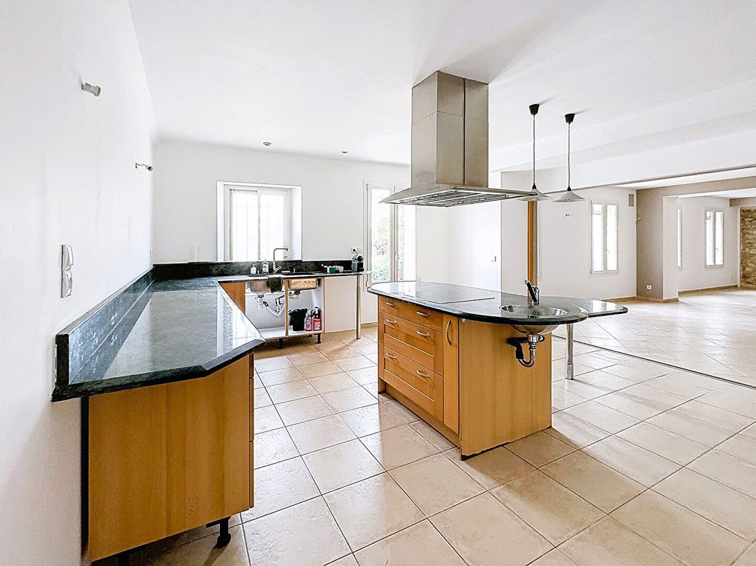 House In Saint Cannat, Provence Alpes Côte D'azur, France For Sale 