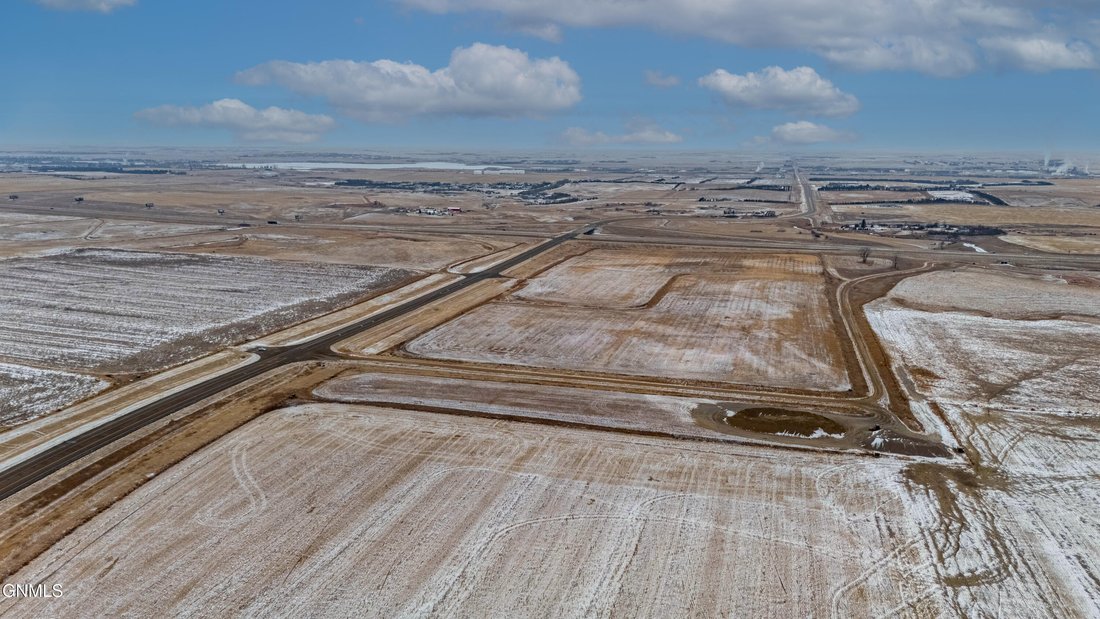 Land in Dickinson, North Dakota, United States 3 - 15038694