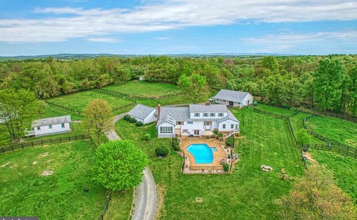 Farm Ranch in Round Hill, Virginia, United States 1
