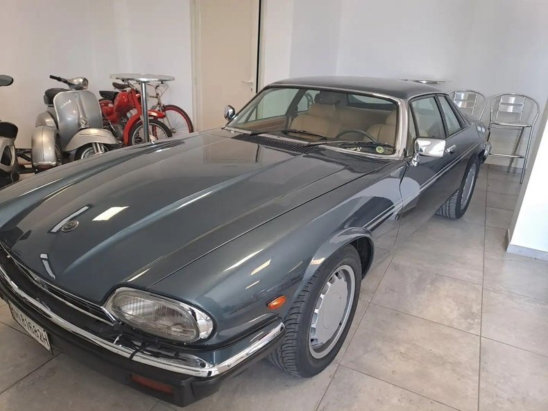 Coupe in Glendale, United States 3 - 15054006