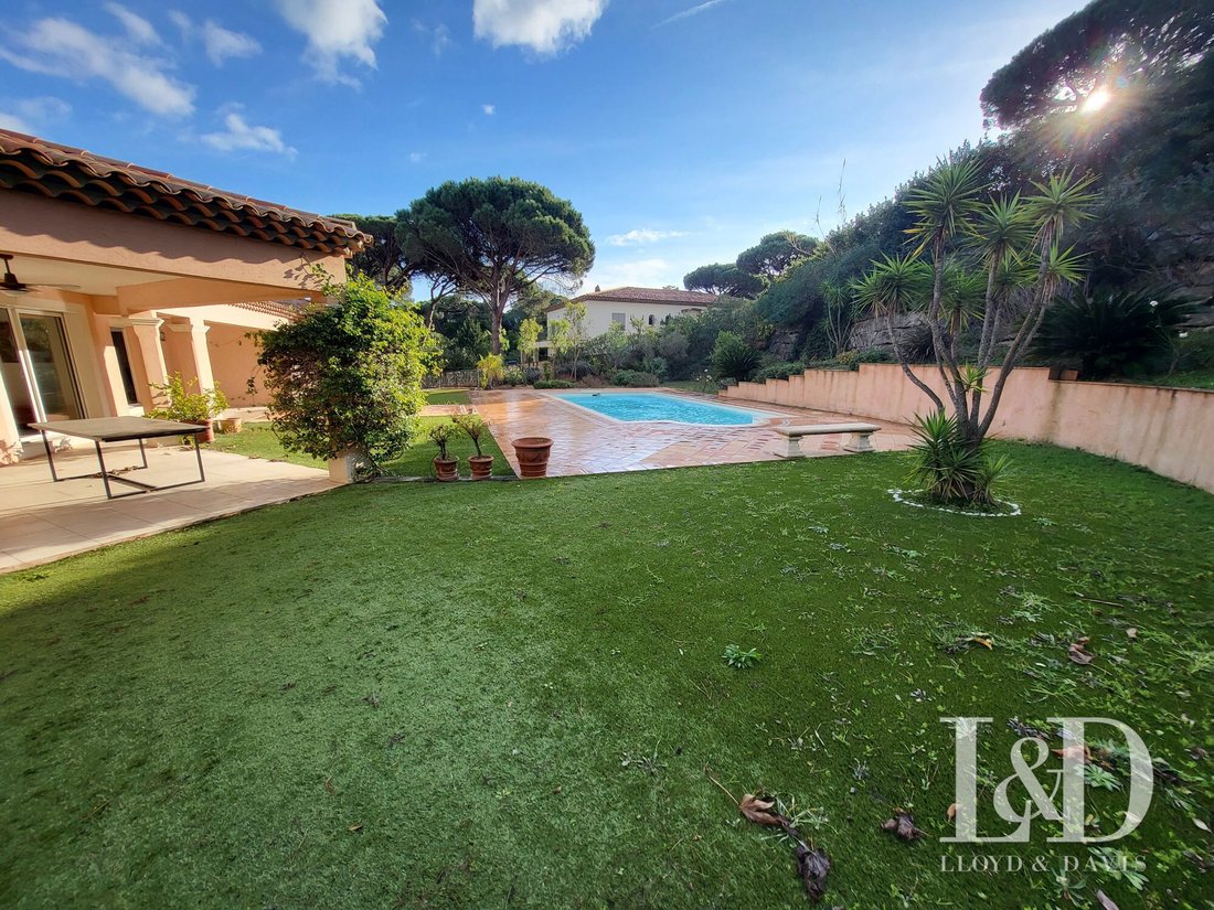 Villa in Sainte-Maxime, Provence-Alpes-Côte d'Azur, France 5 - 15062464