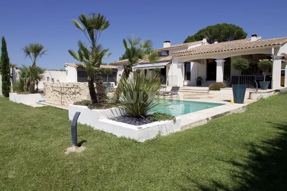 House in Cucuron, Provence-Alpes-Côte d'Azur, France 2 - 14598644