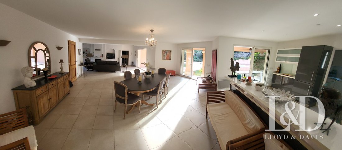 Villa in Sainte-Maxime, Provence-Alpes-Côte d'Azur, France 3 - 15062464