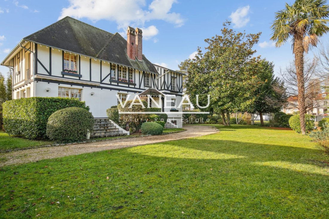 Beautiful, Bright House On The In Soisy Sous Montmorency, île De France, France For Sale (15054427)