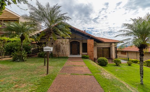 House in Hernandarias, Alto Paraná Department, Paraguay 1