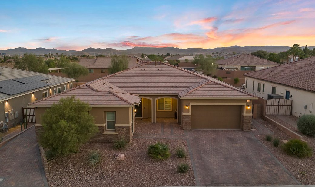 Single Story Home With Resort Style In Las Vegas Nevada United States