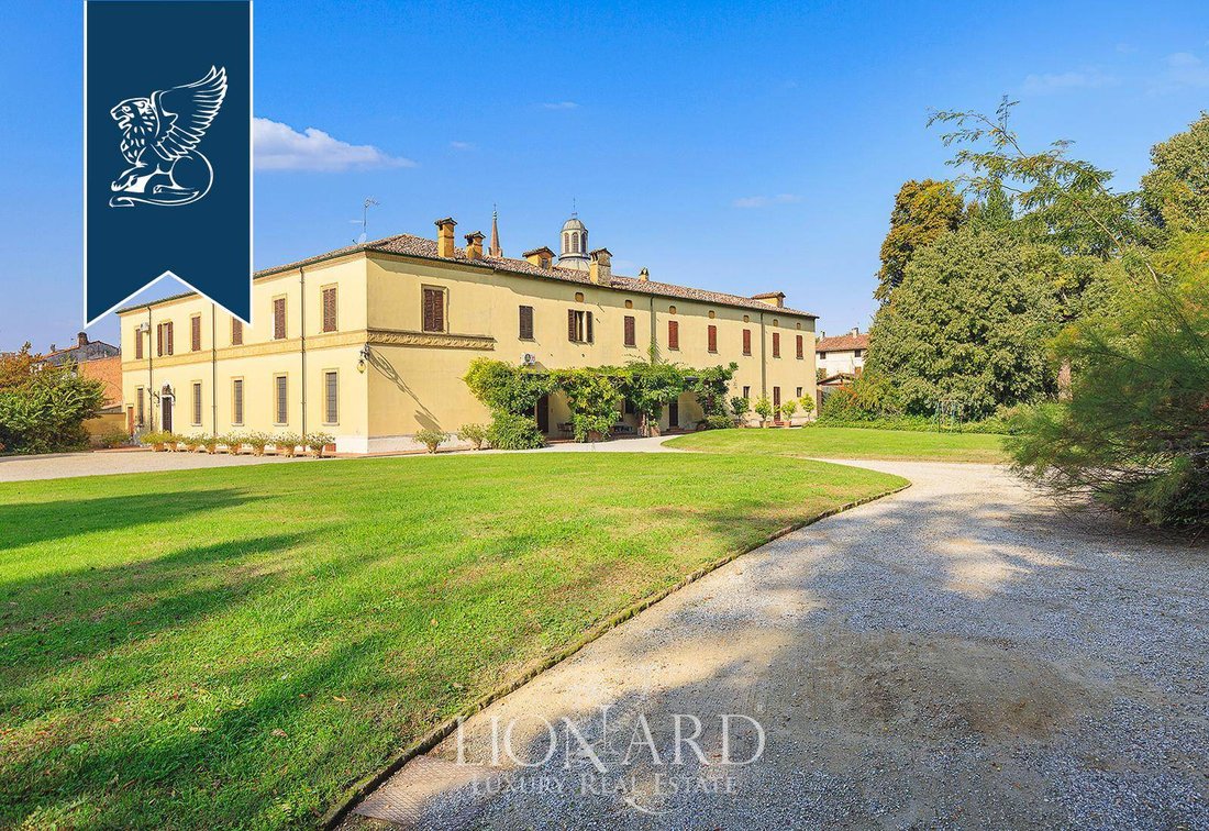 Villa in Robecco d'Oglio, Lombardy, Italy 2 - 11719456