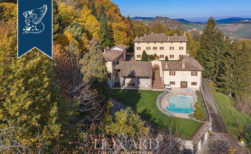 Villa in Pavullo Nel Frignano, Emilia-Romagna, Italy 1