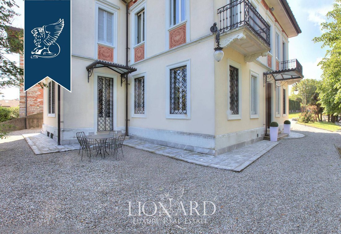 Villa in Buguggiate, Lombardy, Italy 4 - 10919392
