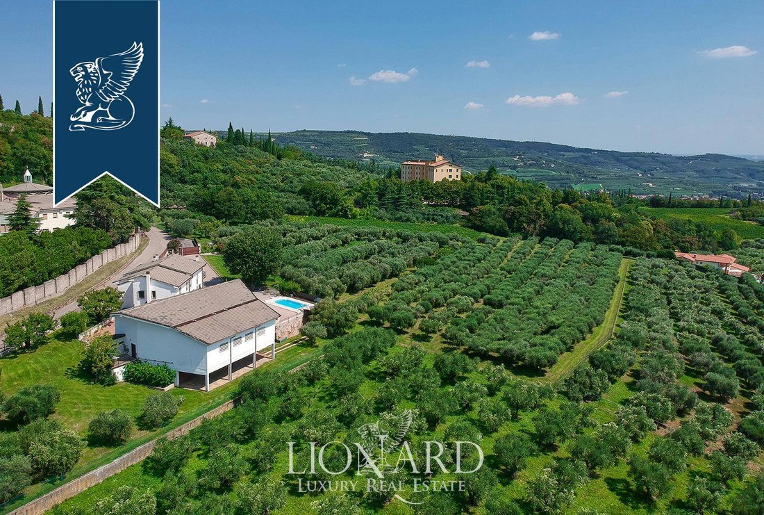 Villa in Verona, Veneto, Italy 2 - 11127213