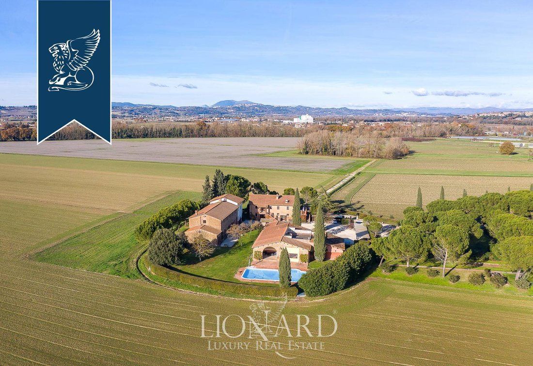 Villa in Bettona, Umbria, Italy 2 - 11795962