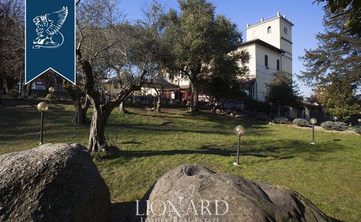 Villa in Cornate d'Adda, Lombardei, Italien 1