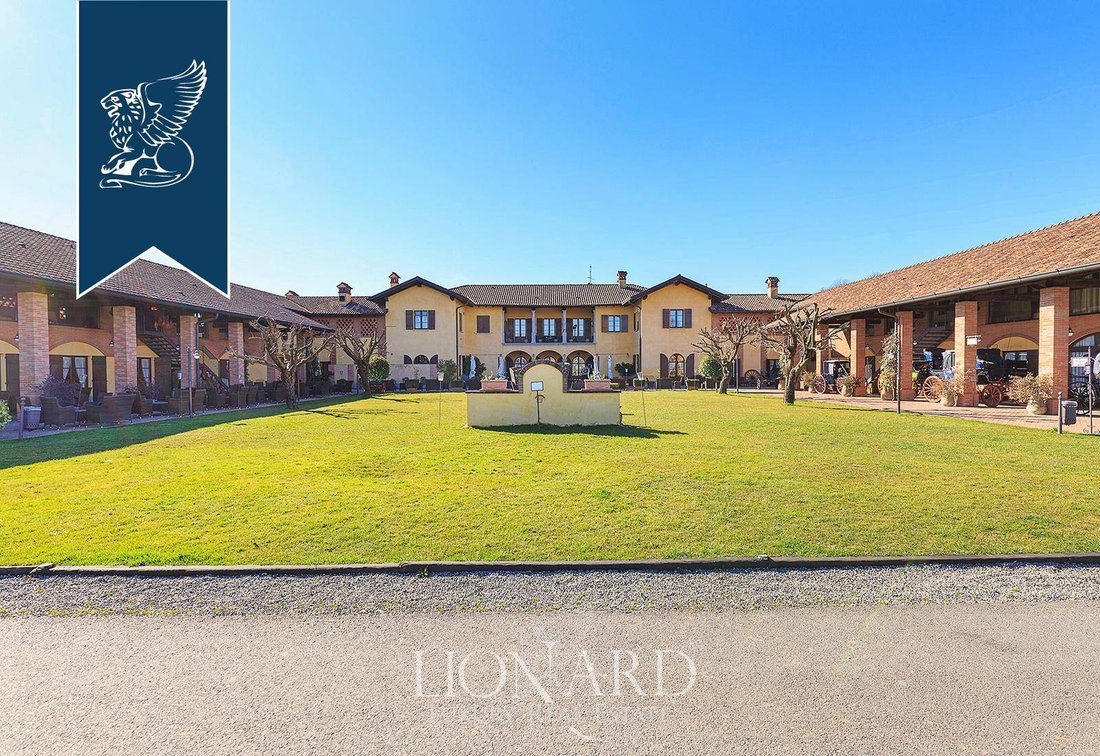 Villa in Center, Vimercate, Lombardy 1 - 11912366