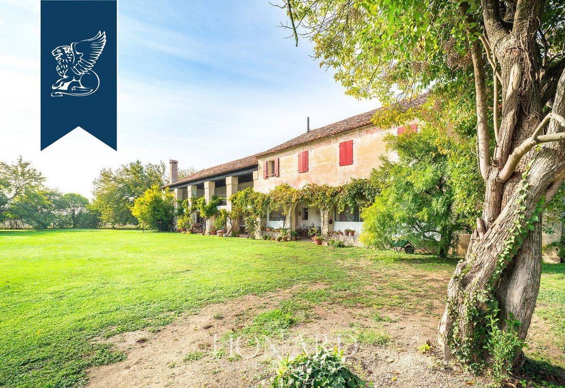 Villa in Roncade, Veneto, Italy 2 - 12444163