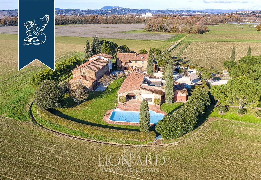Villa in Bettona, Umbria, Italy 3 - 11795962