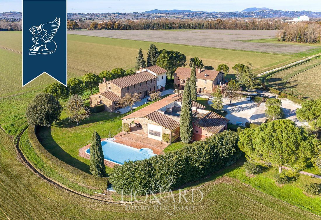 Villa in Bettona, Umbria, Italy 4 - 11795962