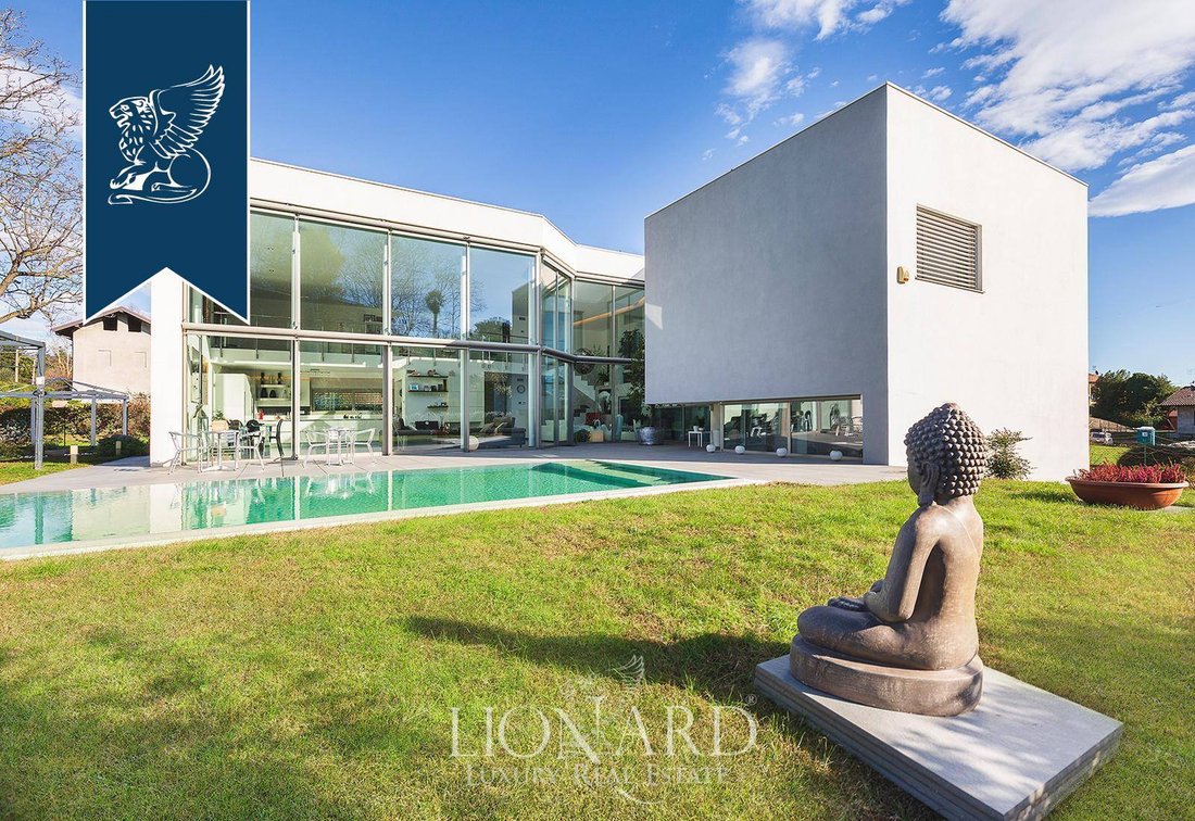 Villa in Besozzo, Lombardy, Italy 1 - 12649092