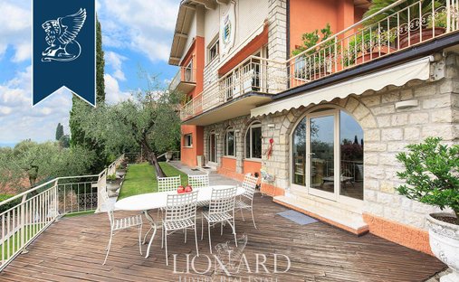 Villa in Gardone Riviera, Lombardy, Italy 1