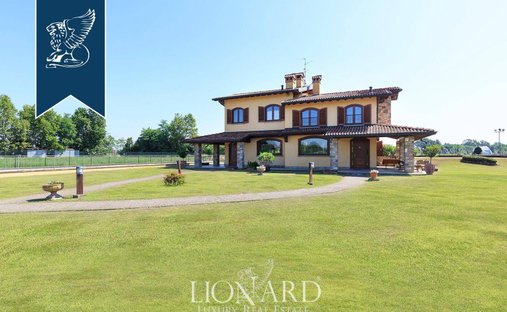 Villa in Spirano, Lombardy, Italy 1
