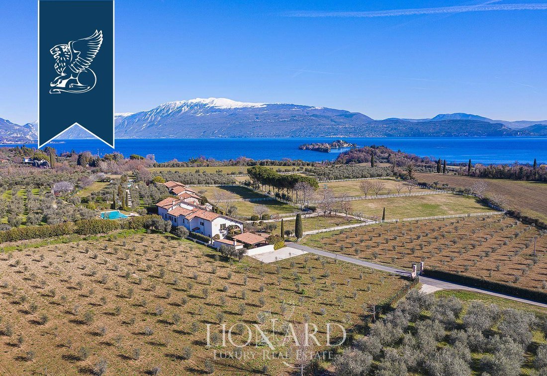 Villa in San Felice del Benaco, Lombardy, Italy 2 - 12649074