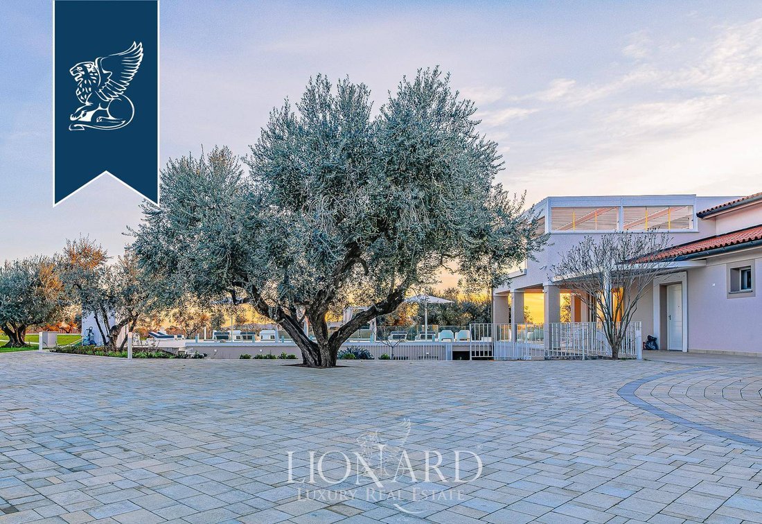 Villa in San Vincenzo, Tuscany, Italy 2 - 12364148