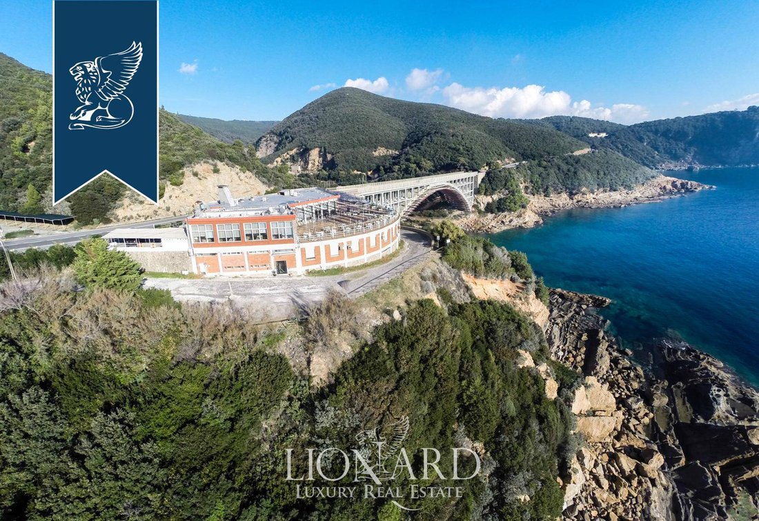 Villa in Livorno, Tuscany, Italy 2 - 10919283