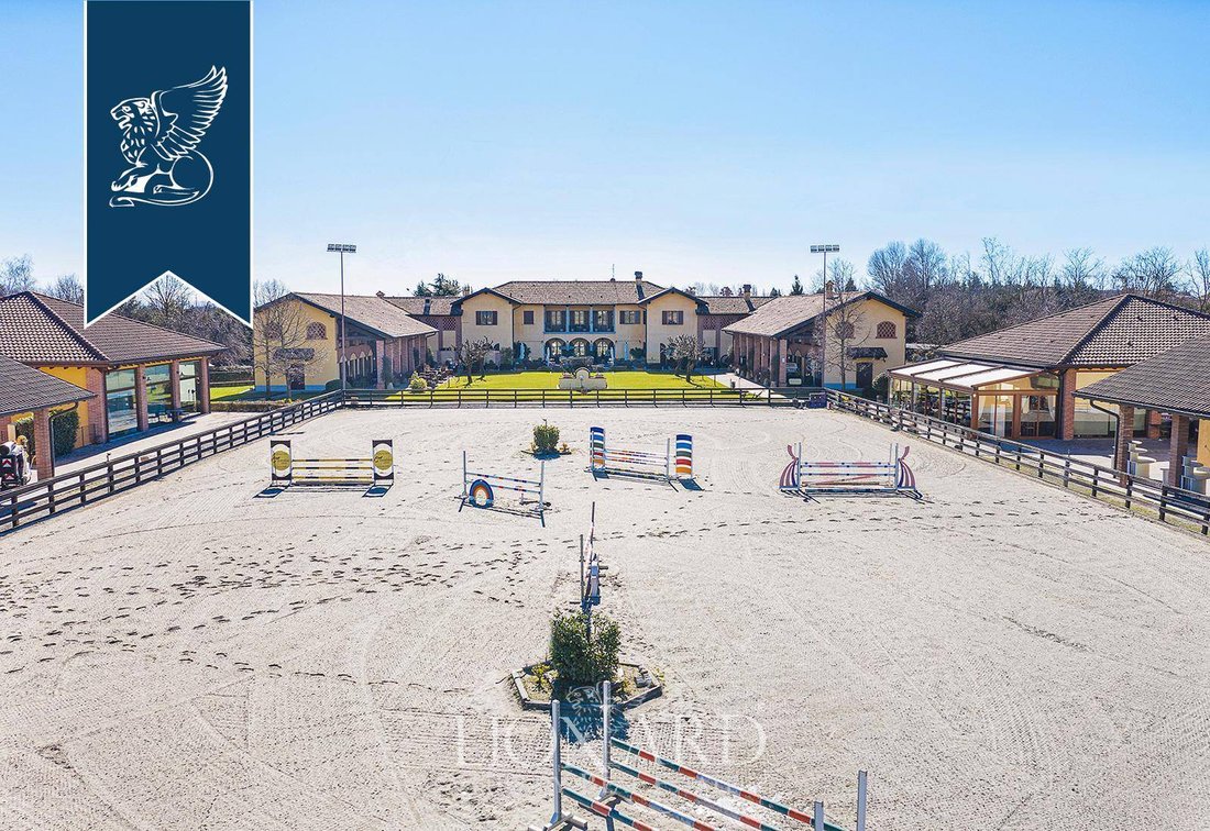 Villa in Center, Vimercate, Lombardy 4 - 11912366