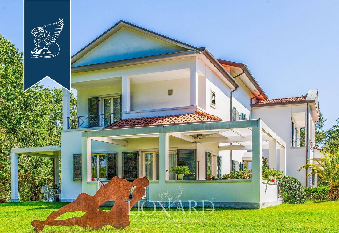 Villa in Ronchi, Massa, Italy 3 - 11865816