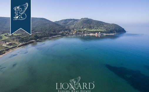 Villa in San Vincenzo, Tuscany, Italy 1