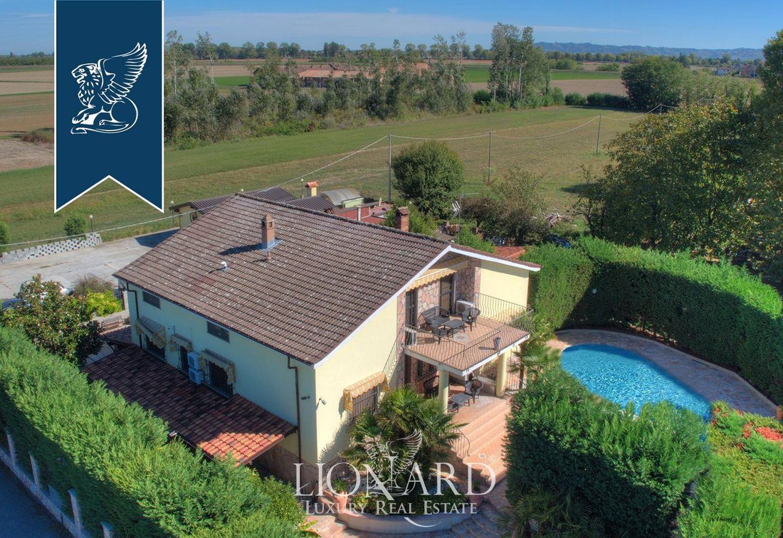 Villa in Bressana Bottarone, Lombardy, Italy 1 - 10919039