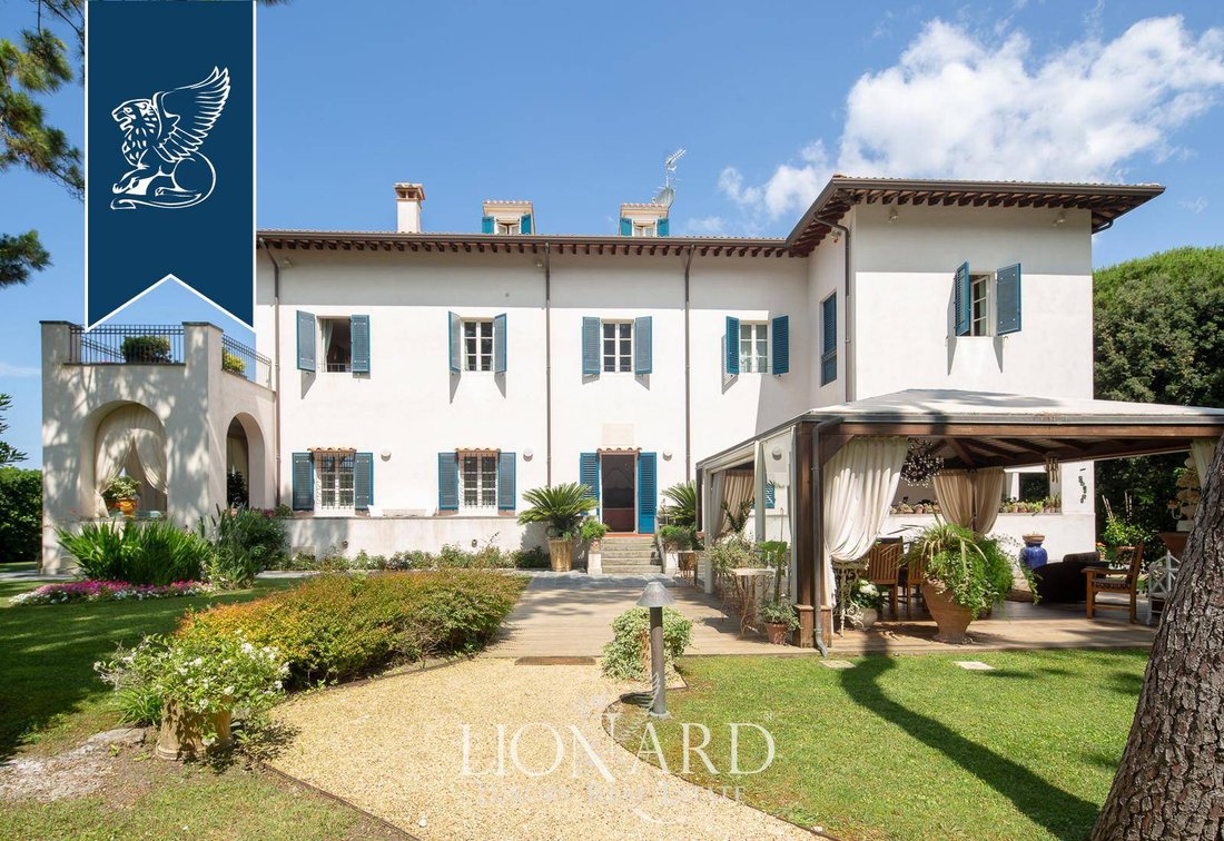 Villa in Ronchi, Massa, Italy 1 - 10918220