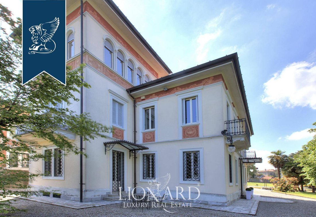Villa in Buguggiate, Lombardy, Italy 3 - 10919392