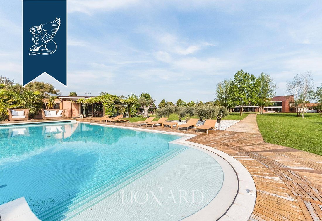 Villa in Meolo, Veneto, Italy 1 - 12524495