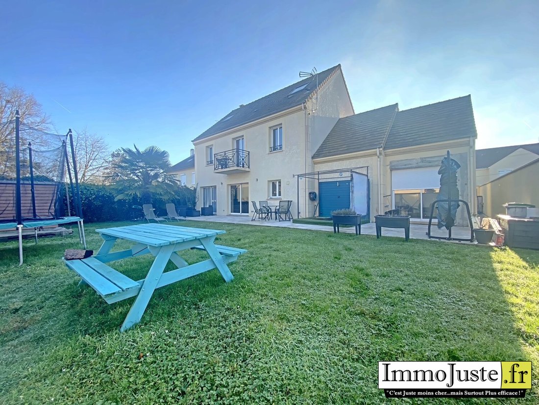 House in Les Essarts-le-Roi, Ile-de-France, France 1 - 15066032